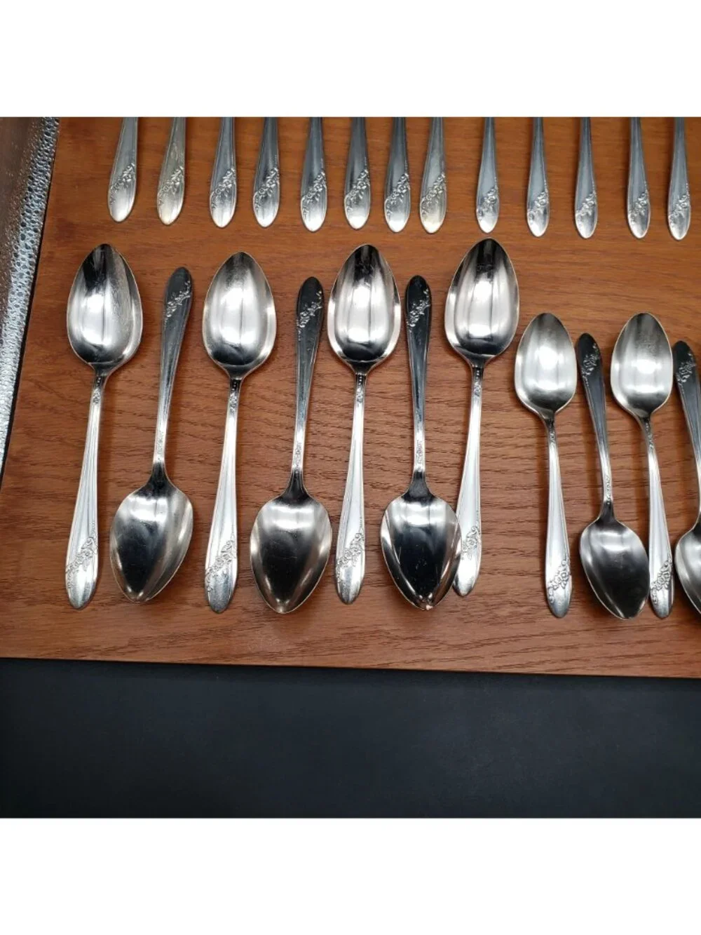Tudor Plate Queen Bess II Flatware Set Service for 8 Oneida Silverplate